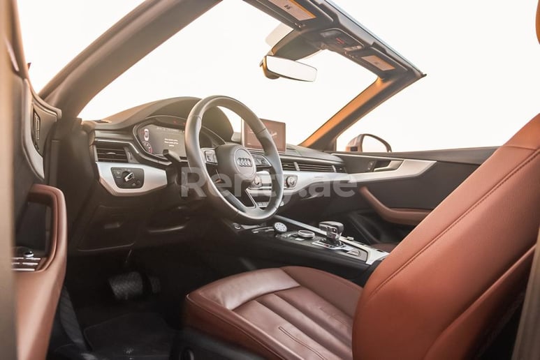 Dubai'de kiralık Audi A5 2.0T Quattro D&ouml;n&uuml;şt&uuml;r&uuml;lebilir (Gri), 2018