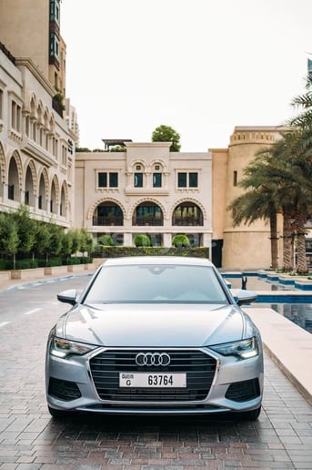 Audi A6 (Grise), 2022 &agrave; louer &agrave; Ras Al Khaimah
