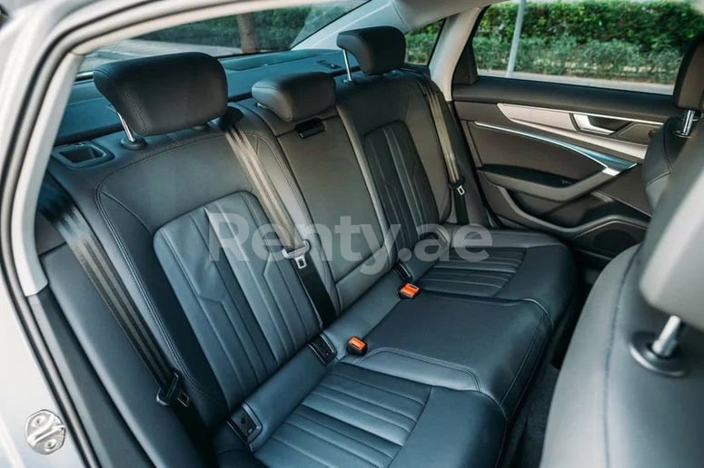 Audi A6 (Grise), 2022 &agrave; louer &agrave; Ras Al Khaimah