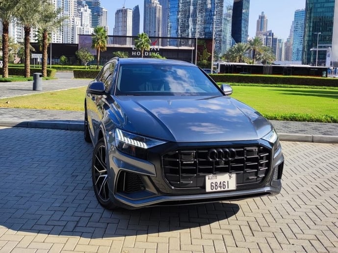 Audi Q8 S-LINE (Gris), 2022 para alquiler en Dub&aacute;i