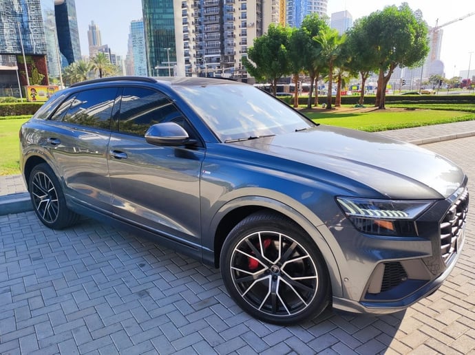 Audi Q8 S-LINE (Gris), 2022 para alquiler en Dub&aacute;i