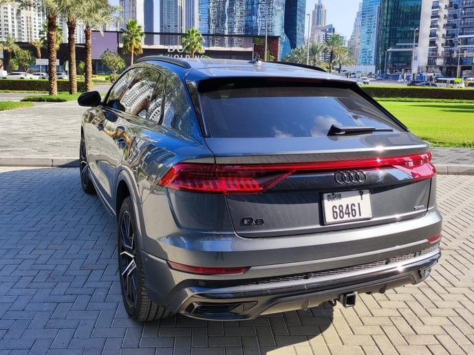 Audi Q8 S-LINE (Gris), 2022 para alquiler en Dub&aacute;i