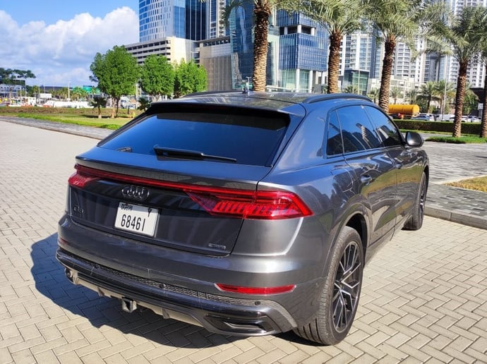 Audi Q8 S-LINE (Gris), 2022 para alquiler en Dub&aacute;i