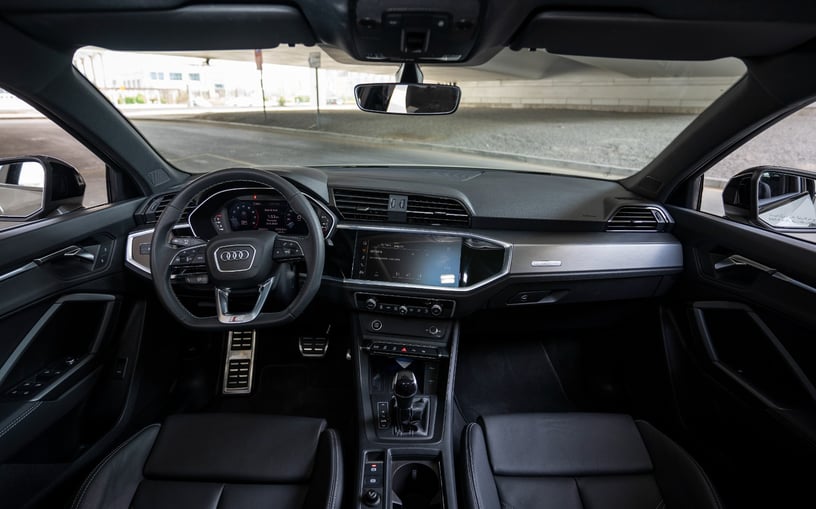 在哈伊马角租车 租 奥迪Q3 Sportback (灰色), 2024