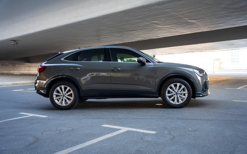 Audi Q3 Sportback (Gris), 2025 para alquiler en Ras Al Khaimah