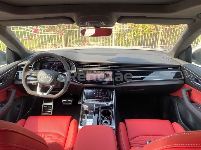 Dubai'de kiralık Audi RSQ8 (Gri), 2021