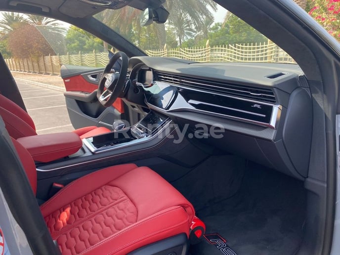 Dubai'de kiralık Audi RSQ8 (Gri), 2021