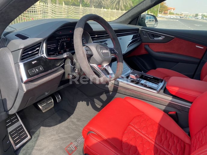 Dubai'de kiralık Audi RSQ8 (Gri), 2021