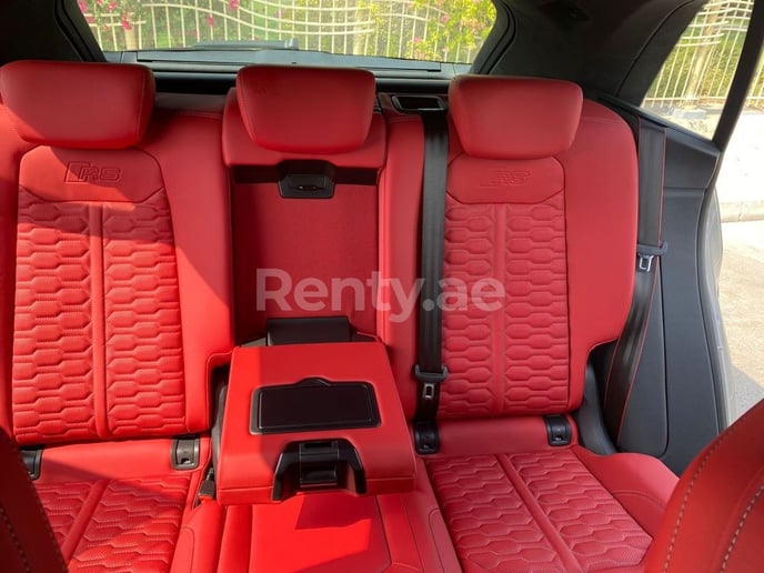 Dubai'de kiralık Audi RSQ8 (Gri), 2021