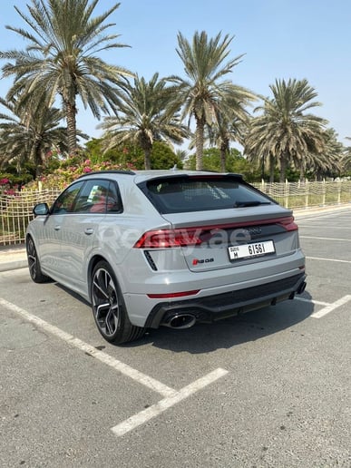 Dubai'de kiralık Audi RSQ8 (Gri), 2021