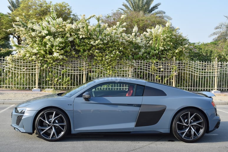 Dubai'de kiralık Audi R8 (Gri), 2020