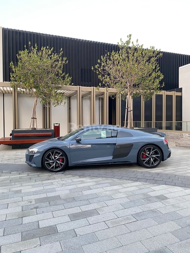 Audi R8 V10 (Grigio), 2021 in affitto a Dubai