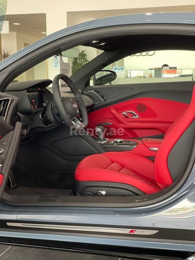 Audi R8 V10 (Grigio), 2021 in affitto a Dubai