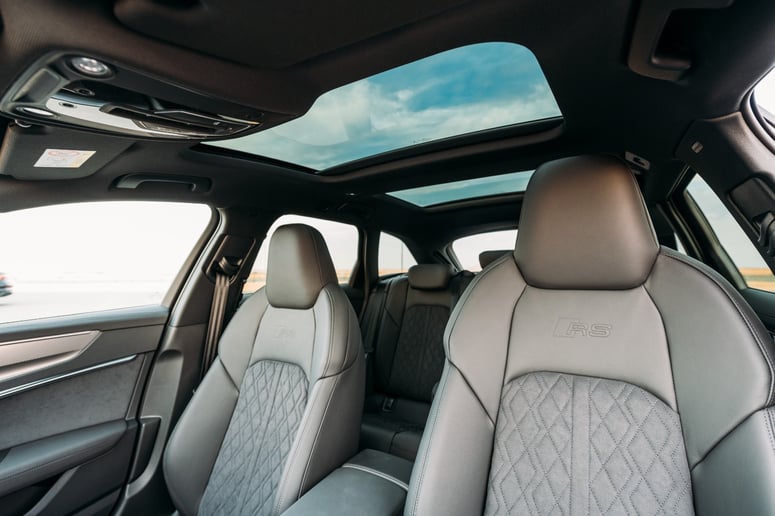 Audi RS6 (Grigio), 2023 in affitto a Abu Dhabi