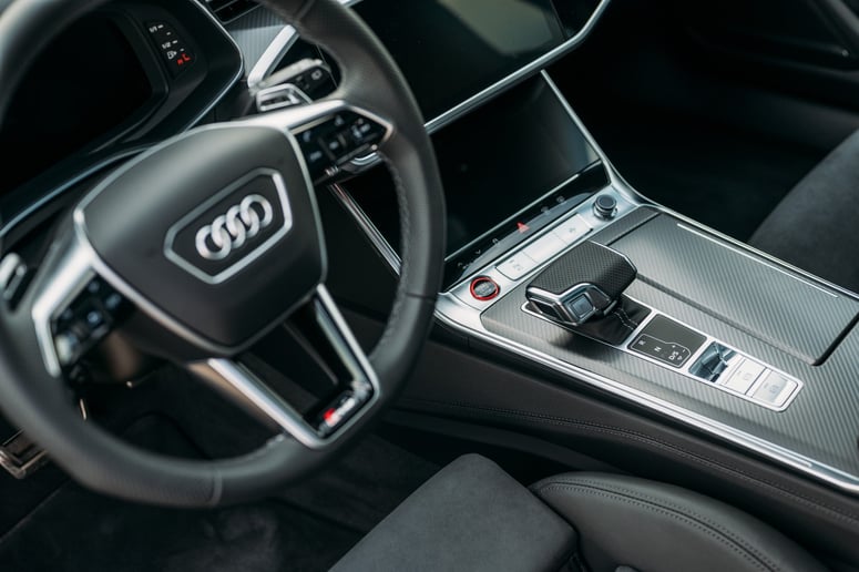 Audi RS6 (Grigio), 2023 in affitto a Abu Dhabi