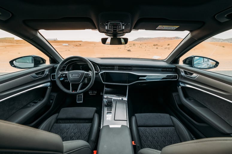 Audi RS6 (Grigio), 2023 in affitto a Abu Dhabi
