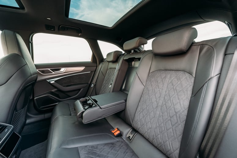 Audi RS6 (Grigio), 2023 in affitto a Abu Dhabi
