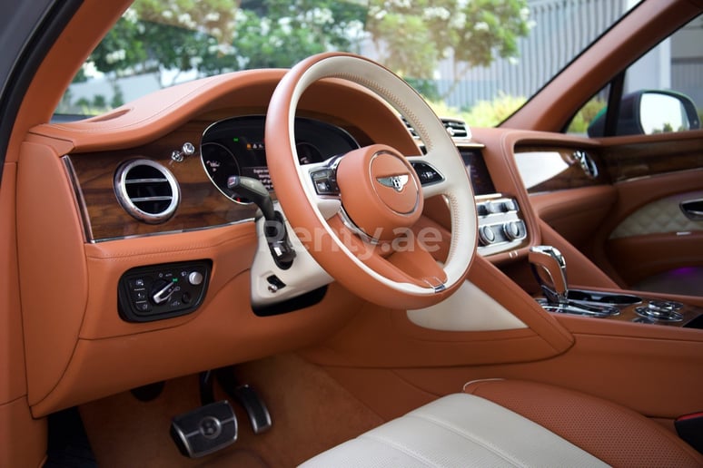 Bentley Bentayga (Grigio), 2021 in affitto a Sharjah