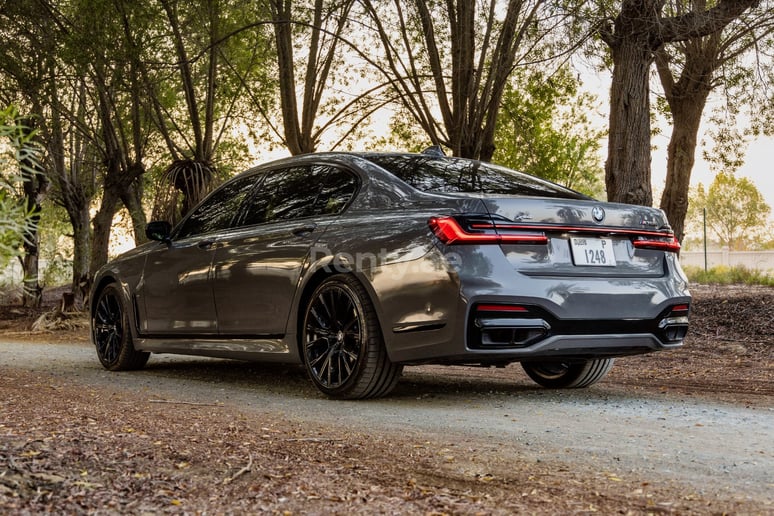 BMW 7 Series (Grigio), 2020 in affitto a Dubai