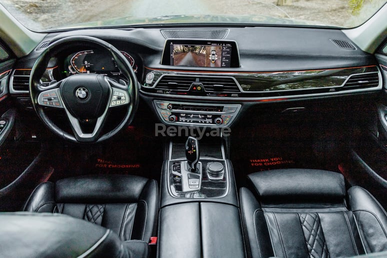 BMW 7 Series (Grigio), 2020 in affitto a Dubai