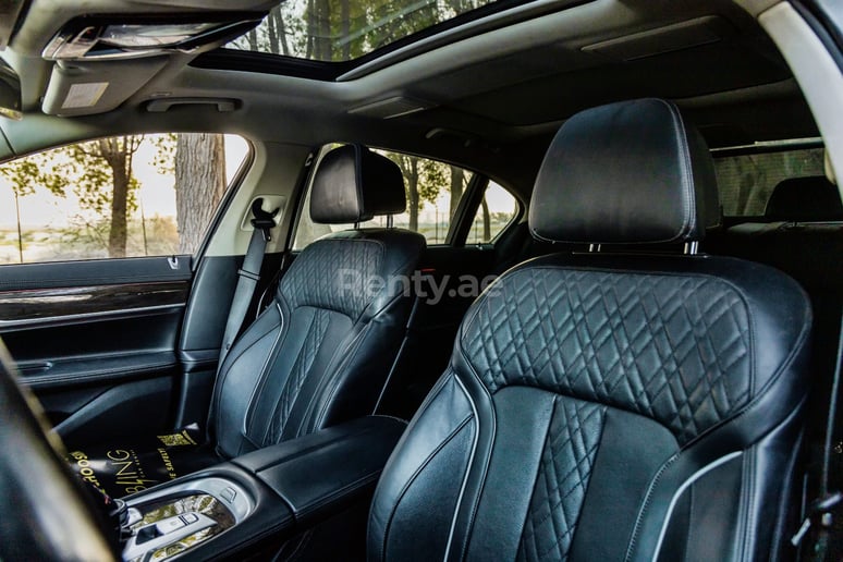 BMW 7 Series (Grigio), 2020 in affitto a Dubai