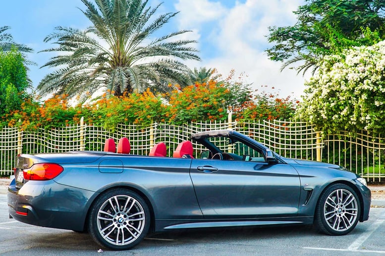 BMW 430 Cabriolet (Grigio Scuro), 2019 in affitto a Dubai