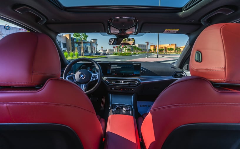 BMW 320i (Grise), 2024 &agrave; louer &agrave; Sharjah