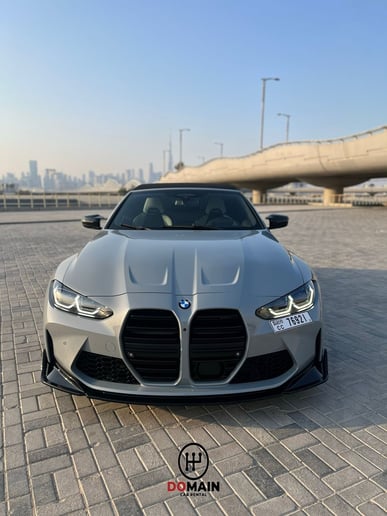 在沙迦 租 BMW M4 (灰色), 2022