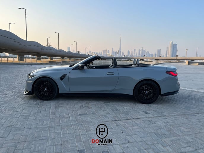 在沙迦 租 BMW M4 (灰色), 2022