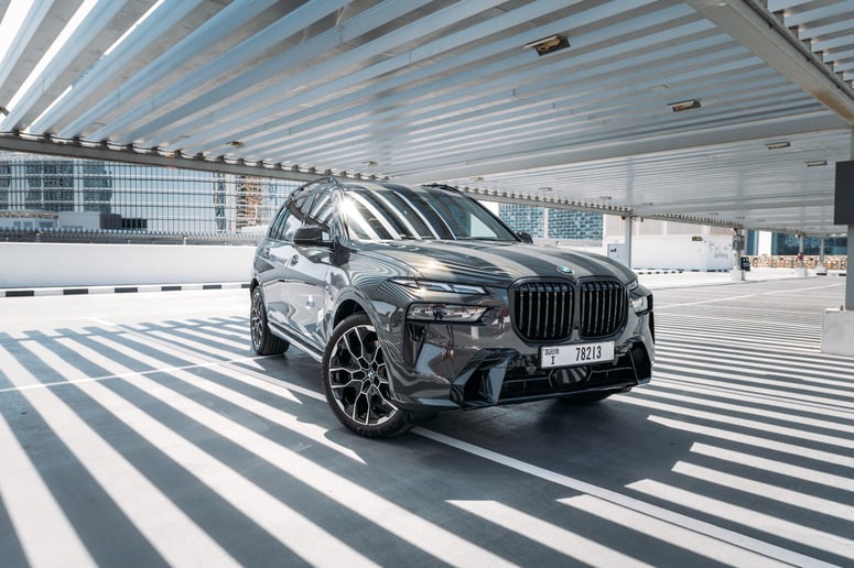 BMW X7 40i (Grau), 2023 - Leasingangebote in Abu Dhabi
