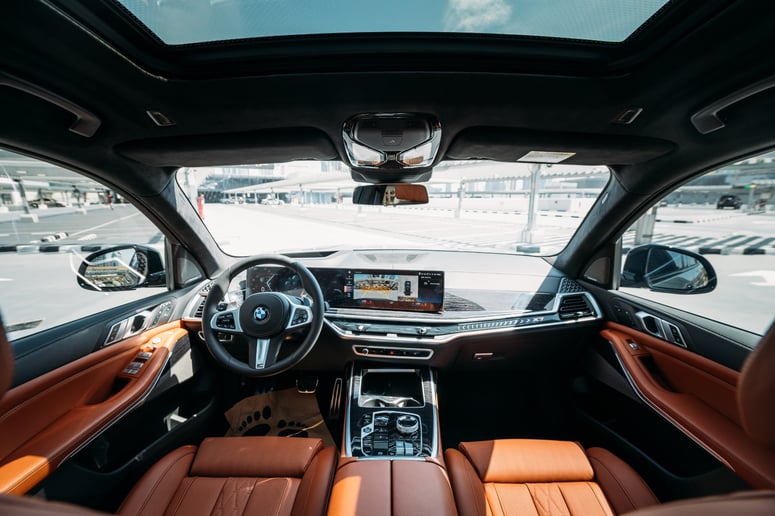 BMW X7 40i (Grau), 2023 - Leasingangebote in Abu Dhabi