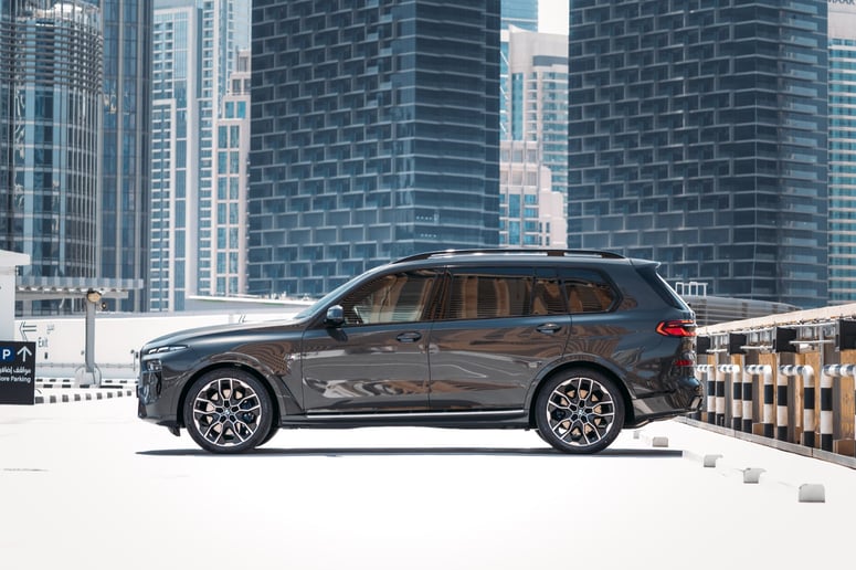 BMW X7 40i (Grau), 2023 - Leasingangebote in Abu Dhabi