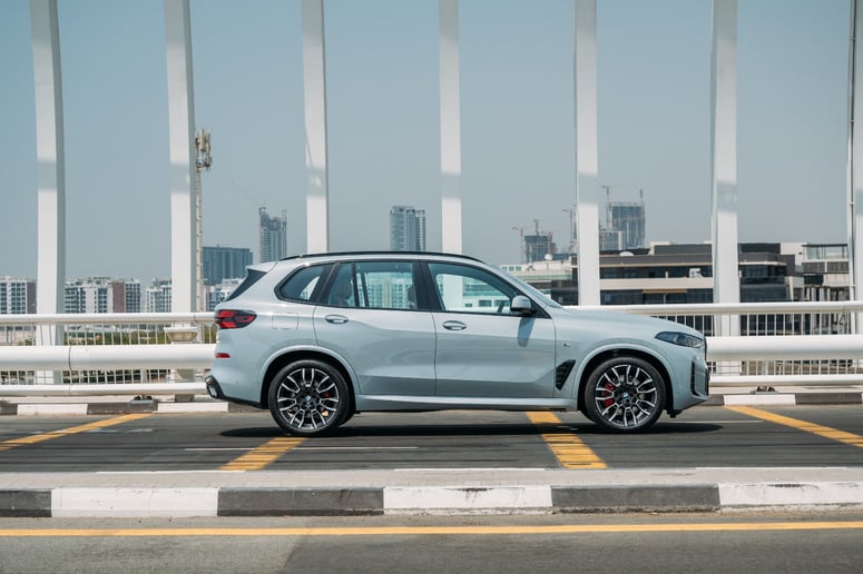 BMW X5 (Grau), 2024  zur Miete in Ras Al Khaimah
