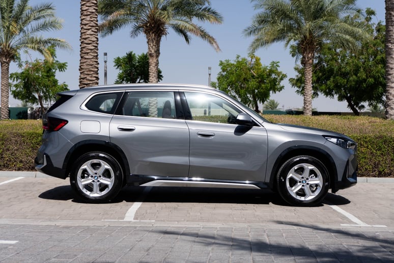 BMW X1 (Grijs), 2024 te huur in Abu Dhabi