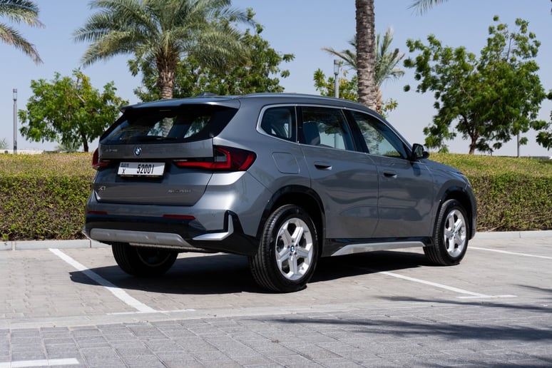 BMW X1 (Grijs), 2024 te huur in Abu Dhabi