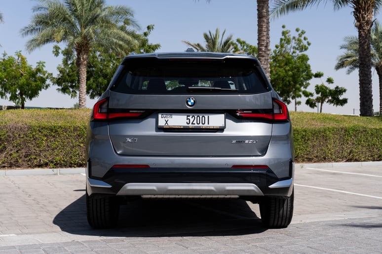 BMW X1 (Grijs), 2024 te huur in Abu Dhabi