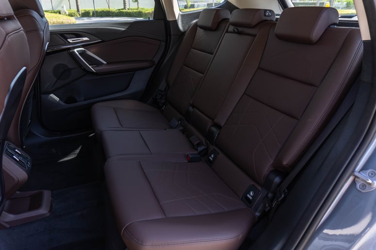 BMW X1 (Grijs), 2024 te huur in Abu Dhabi