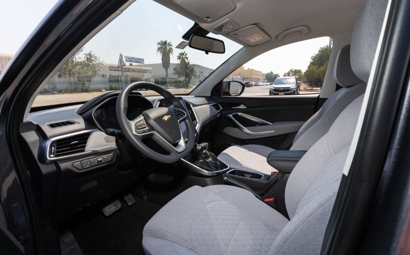 Chevrolet Captiva (Grigio), 2024 in affitto a Abu Dhabi