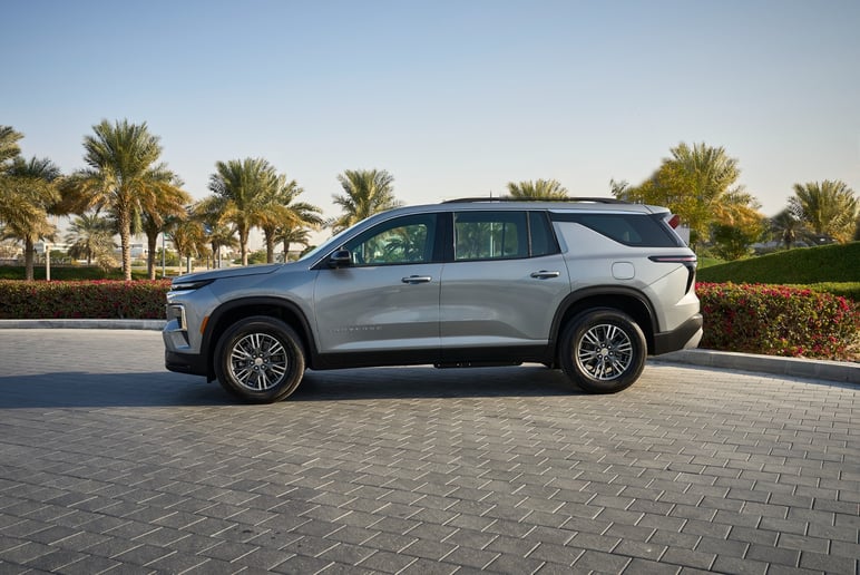 Chevrolet Traverse (Grau), 2025  zur Miete in Ras Al Khaimah