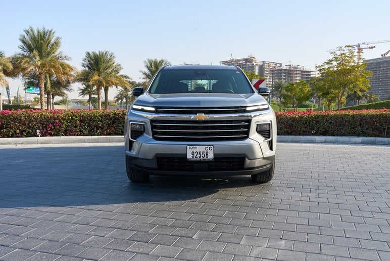 Chevrolet Traverse (Grau), 2025  zur Miete in Ras Al Khaimah