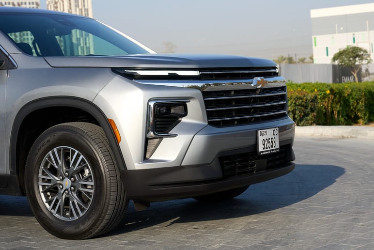 Chevrolet Traverse (Grau), 2025  zur Miete in Ras Al Khaimah