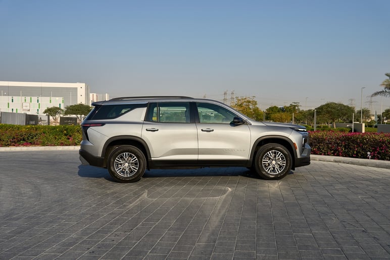 Chevrolet Traverse (Grau), 2025  zur Miete in Ras Al Khaimah