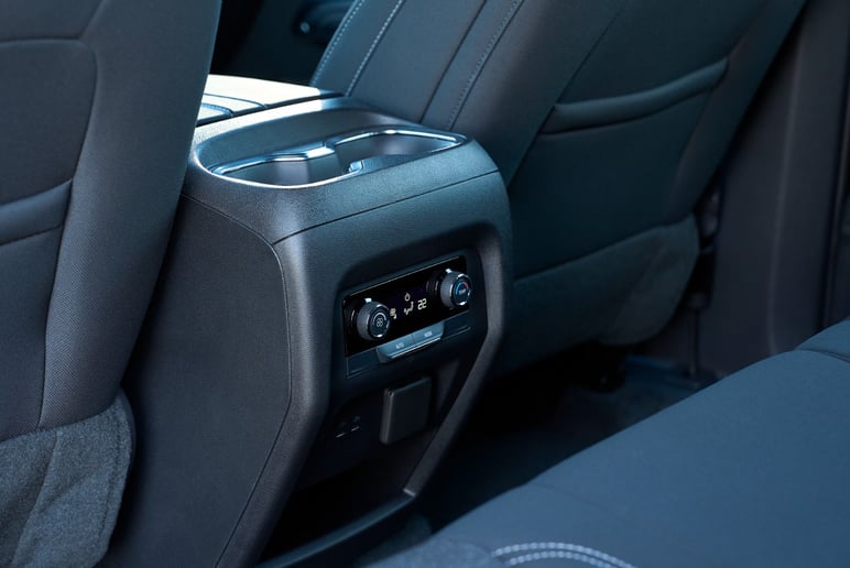 Chevrolet Traverse (Grau), 2025  zur Miete in Ras Al Khaimah