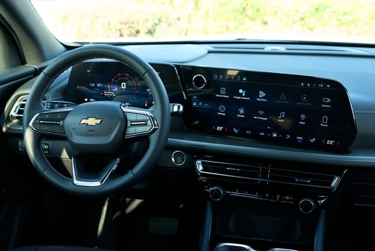 Chevrolet Traverse (Grau), 2025  zur Miete in Ras Al Khaimah