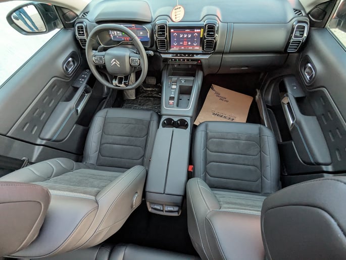 Citroen C5 Aircross (Gris), 2025 para alquiler en Dub&aacute;i