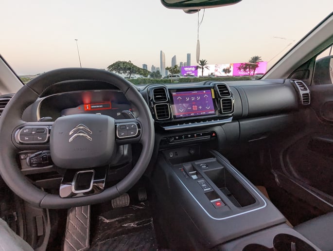 Citroen C5 Aircross (Gris), 2025 para alquiler en Dub&aacute;i