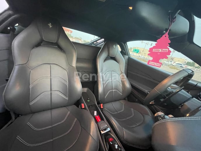 Dubai'de kiralık Ferrari 488 GTB (Gri), 2018