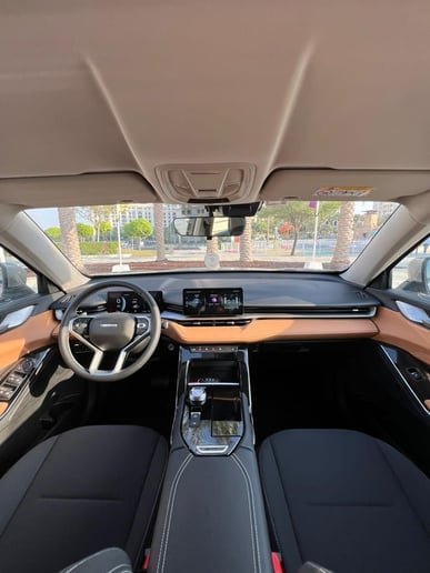 Haval H6 (Grise), 2024 &agrave; louer &agrave; Abu Dhabi