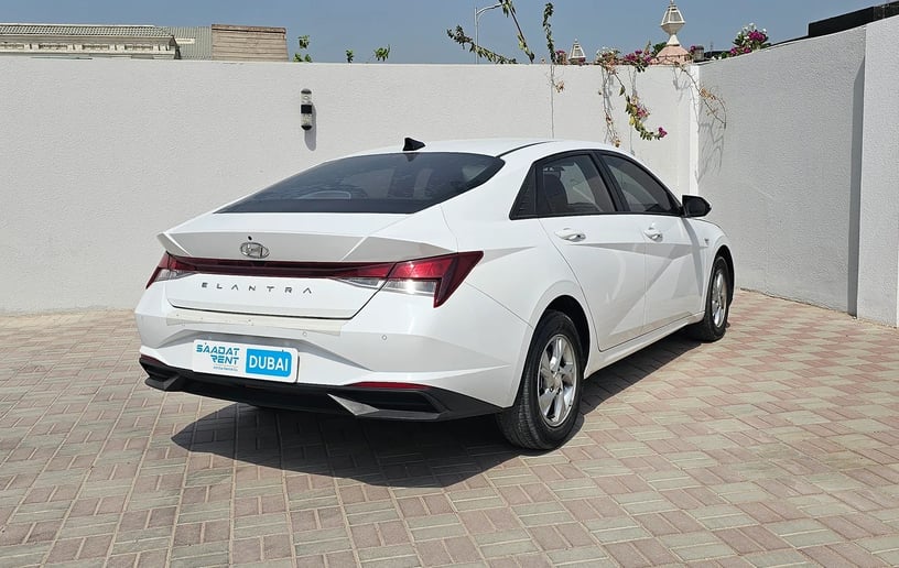 Hyundai Elantra (Grau), 2024  zur Miete in Abu Dhabi