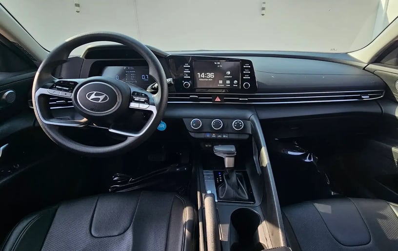 Hyundai Elantra (Grau), 2024  zur Miete in Abu Dhabi